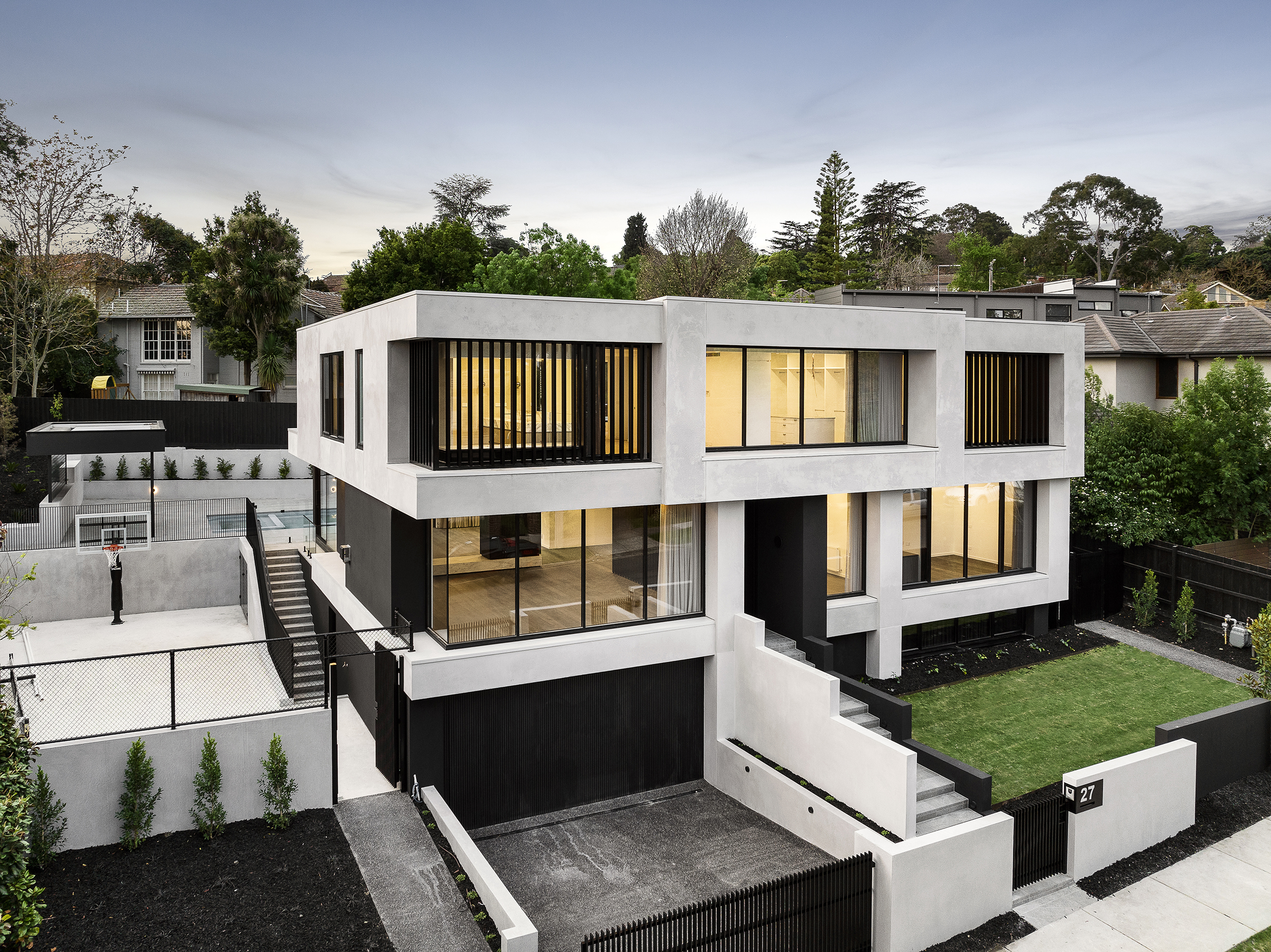 lp1569 27 burtoncres 688